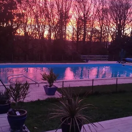 Les Loges Apartment Parthenay Exterior photo